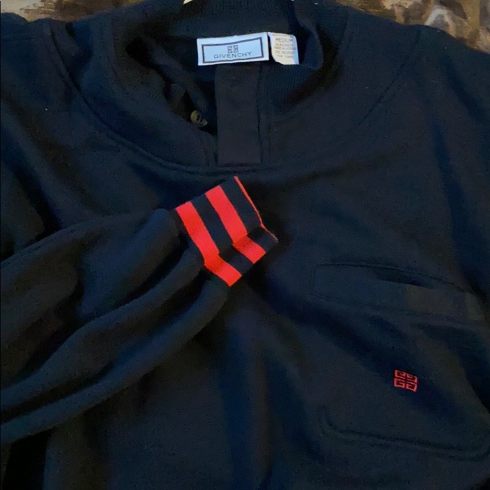 Givenchy size M